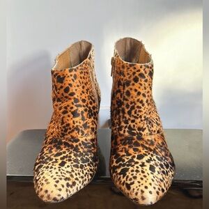 Matisse Nugent Leopard Print wedge booties Size 6  in Great condition!